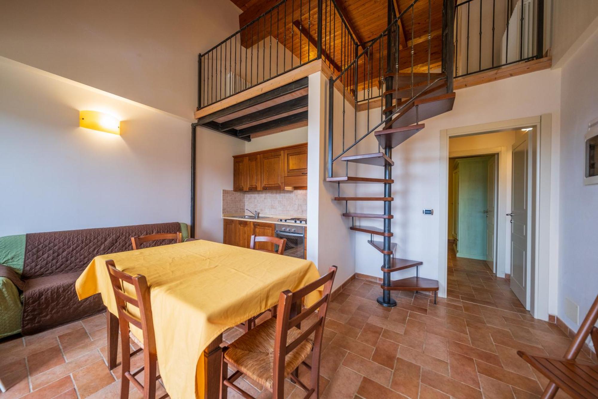 Agriturismo Borgo Biaia Camporgiano Eksteriør billede
