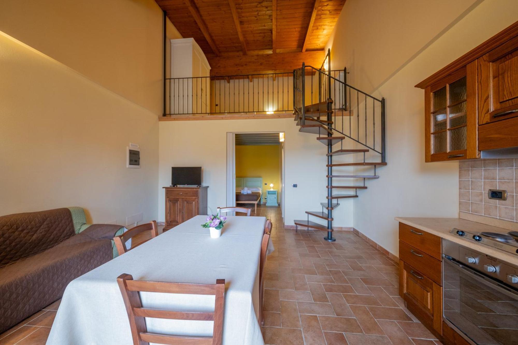 Agriturismo Borgo Biaia Camporgiano Eksteriør billede