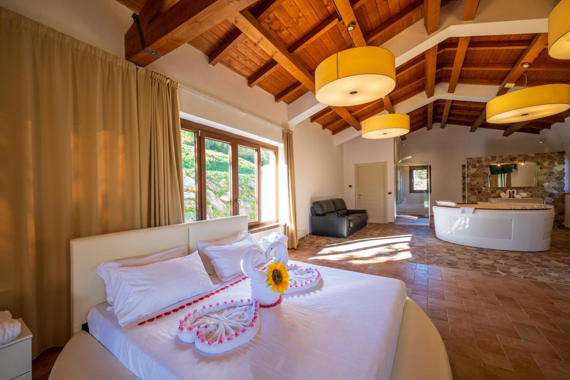 Agriturismo Borgo Biaia Camporgiano Eksteriør billede